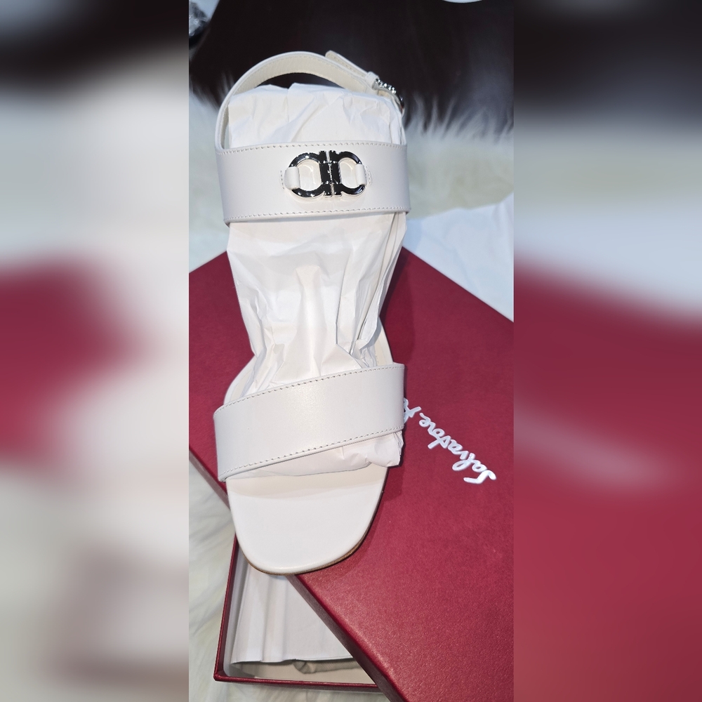Salvatore Ferragamo Cayla Gancino Sandals New in white size 8.5 with box and bag